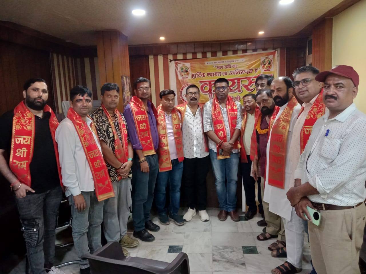 कायस्थ रक्षा वाहिनी कार्यालय पर सम्मान समारोह का कार्यक्रम भव्य रूप से सम्पन्न हुआ कार्यक्रम में अमिताभ श्रीवास्तव भाई अंशू श्रीवास्तव भाई मनीष वर्मा भाई व उनके साथ   सभी लोंगो का सम्मान किया गया कार्यक्रम  सुनील श्रीवास्तव जी (एमएलसी प्रत्यशी  )को भी सम्मनित किया एवम वोट की अपील भी की गई !रामायण श्रीवास्तव(  राष्ट्रीय अध्यक्ष ) गौरव श्रीवास्तव राष्ट्रीय महासचिव शिवेन्द्र श्रीवास्तव राष्ट्रीय उपध्याक्ष विशाल श्रीवास्तव कोषाध्‍यक्ष अनुज सिन्‍हा संस्‍थापक सदस्‍य महामन्‍त्री सुशील श्रीवास्तव शेखर श्रीवास्तव ( समाज सेवी ) एवं कायस्थ रक्षा वाहिनी की टीम मौजुद रहीl